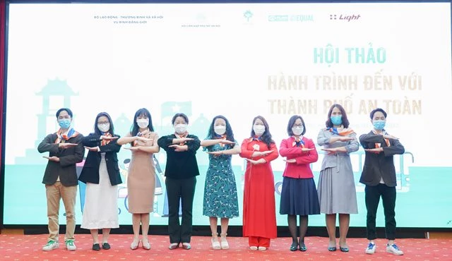 Đại diện các bên tham gia dự án cam kết cùng nỗ lực hành động Đại diện các bên tham gia dự án cam kết cùng nỗ lực hành động