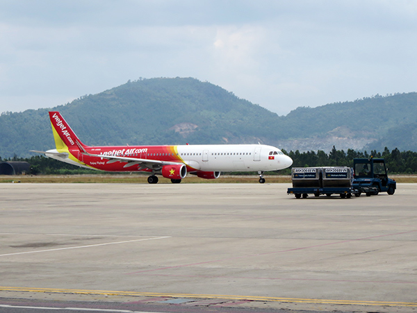 Máy bay của Vietjet Air hạ cánh xuống sân bay quốc tế Đà Nẵng
