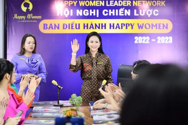 Chủ tịch sáng lập và điều hành HWLN - Nữ hoàng Hoa hồng Bùi Thanh Hương