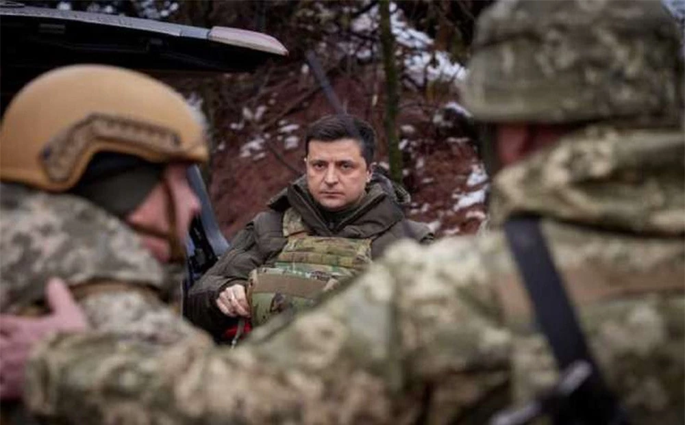 NÓNG: TT Zelensky có hành động bất ngờ - Quân Ukraine ở Donbass "đã yếu nay còn thiếu"