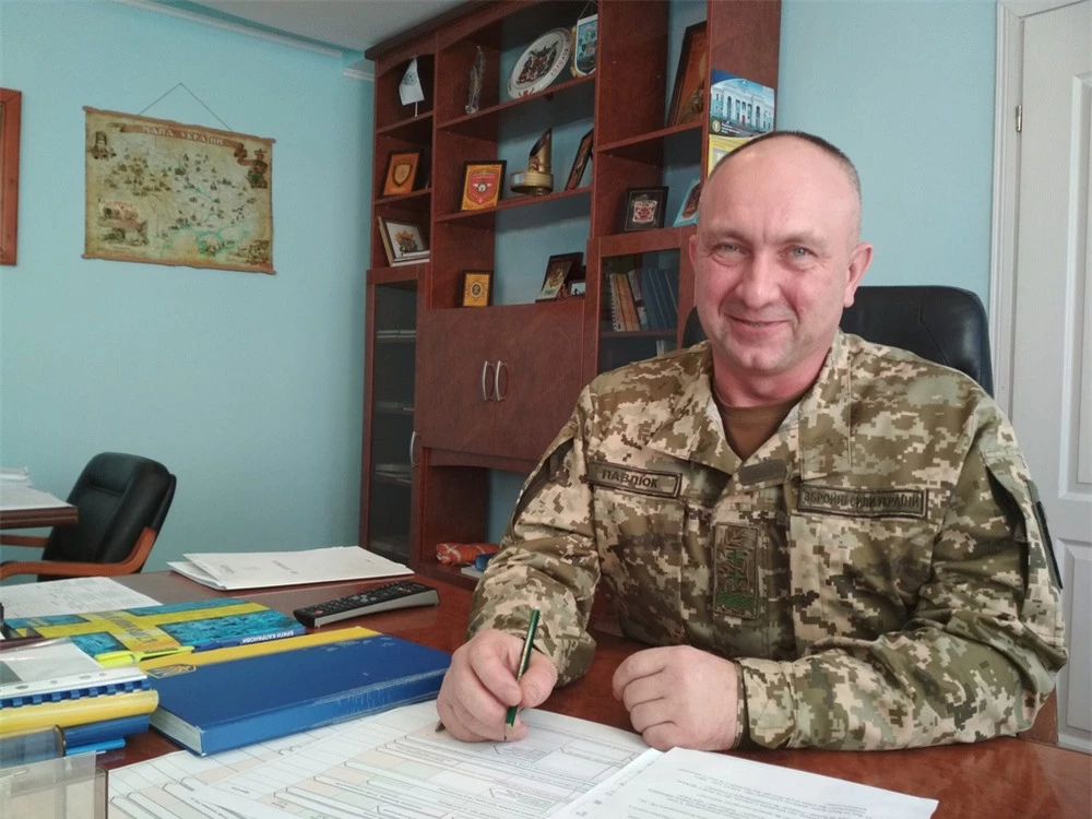 NÓNG: TT Zelensky có hành động bất ngờ - Quân Ukraine ở Donbass đã yếu nay còn thiếu - Ảnh 3.