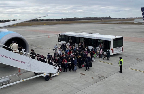 Thêm 2 chuyến bay đưa gần 500 người Việt sơ tán khỏi Ukraine về nước trong những ngày tới