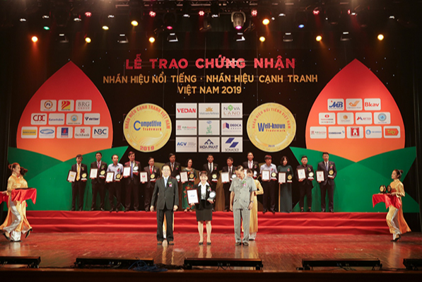 SaVipharm trong lễ trao chứng nhận “Nhãn hiệu nổi tiếng - nhãn hiệu cạnh tranh Việt Nam” năm 2019.