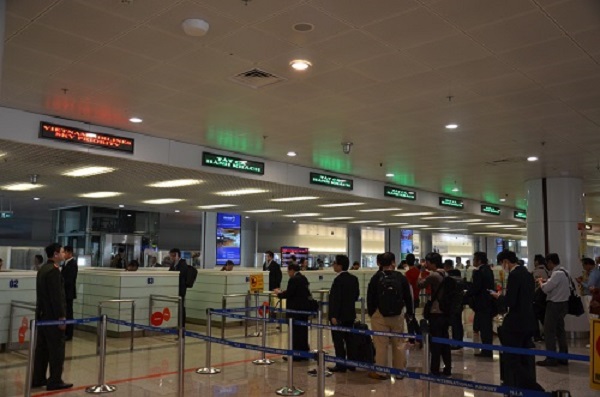 Người nhập cảnh không phải cách ly, chỉ cần xét nghiệm âm tính