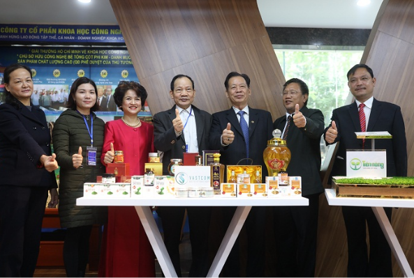 Gian hàng của Công ty CP Khoa học Công nghệ Tảo Việt Nam (VASTCOM) tại sự kiện “Trưng bày, giới thiệu sản phẩm của doanh nghiệp khởi nghiệp đổi mới sáng tạo”.