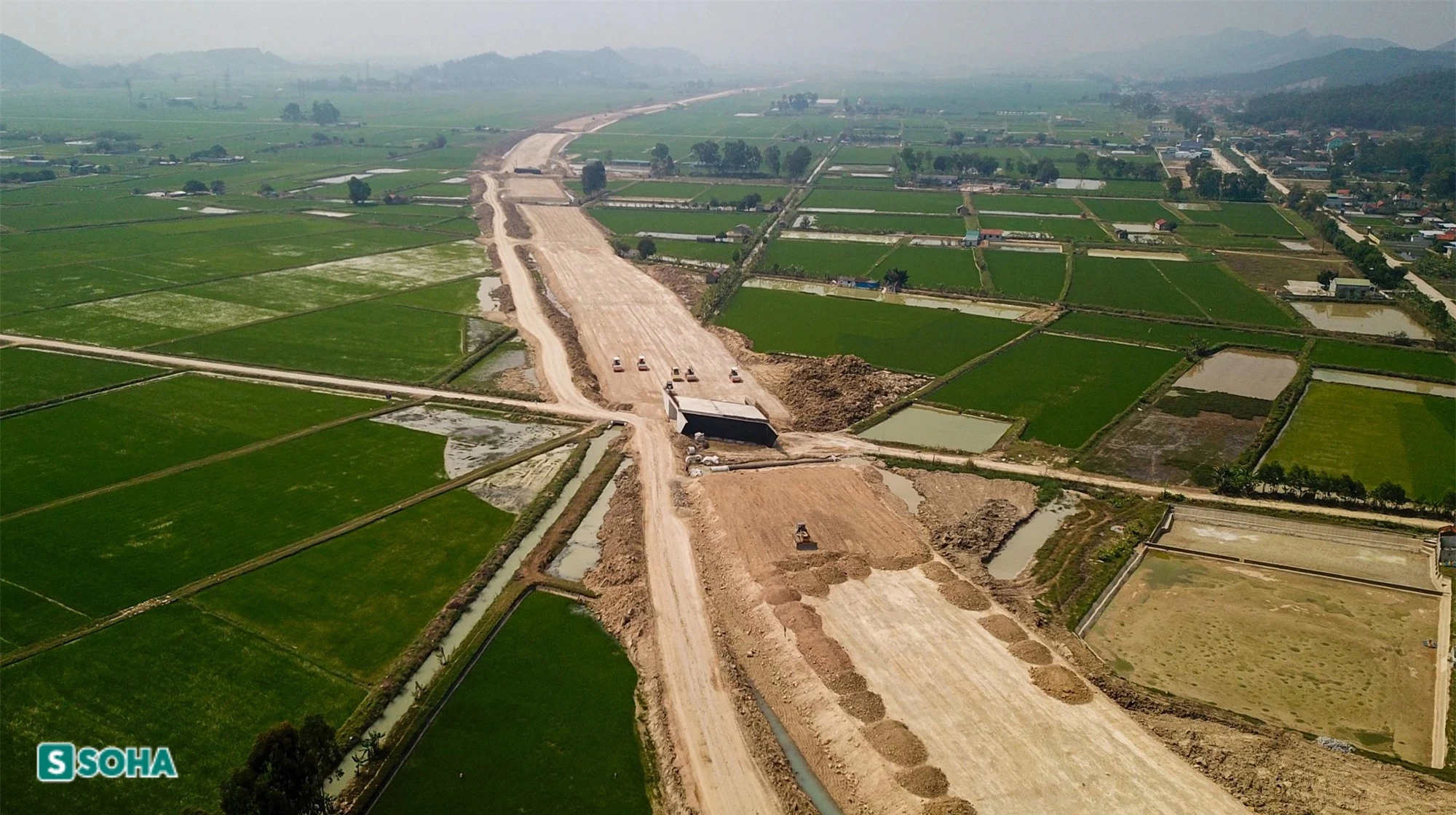 Cận cảnh đại công trường đoạn cao tốc Bắc Nam nghìn tỷ nối Nghệ An - Thanh Hóa - Ảnh 13.