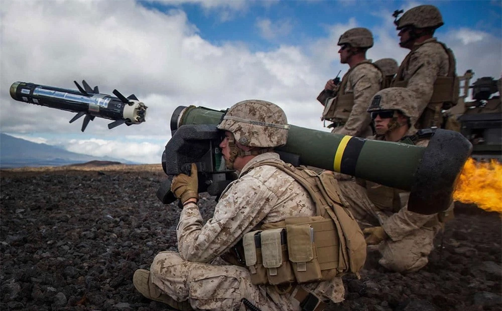 Điểm mặt toàn bộ vũ khí Mỹ cấp tốc chuyển giao cho Ukraine: Tìm diệt tên lửa, máy bay Nga! - Ảnh 2.