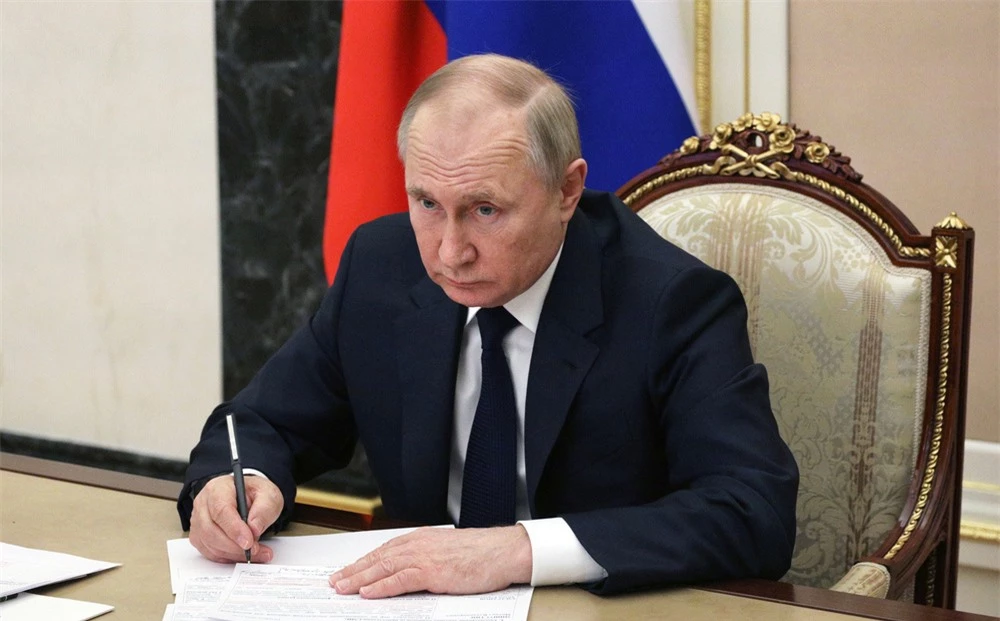 Ông Putin chỉ thẳng mục tiêu của phương Tây, thừa nhận tổn thất từ các đòn trừng phạt