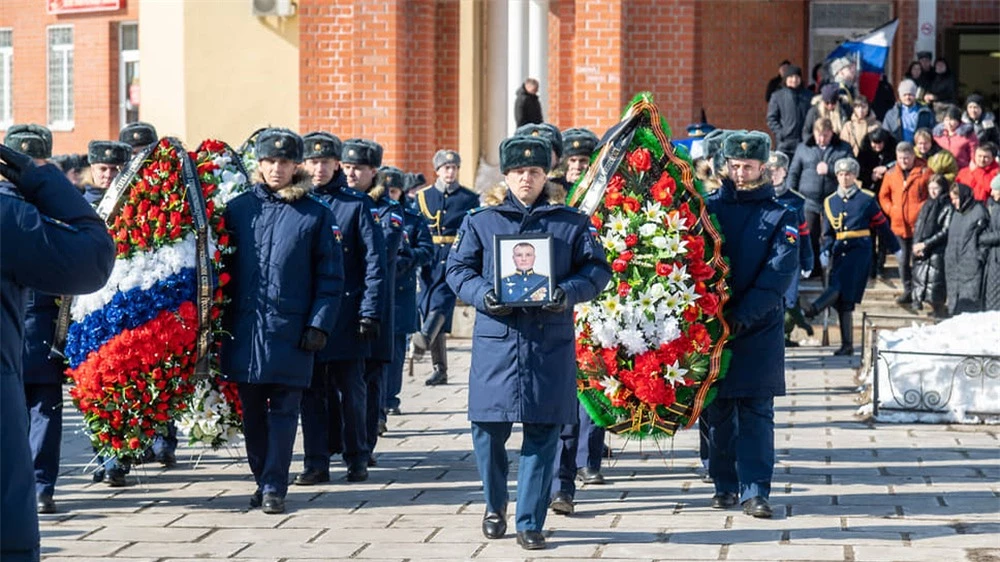 Phó chỉ huy trung đoàn KQ Nga tử trận bí ẩn ở Ukraine: Danh tính giấu kín tới phút chót - Ảnh 2.