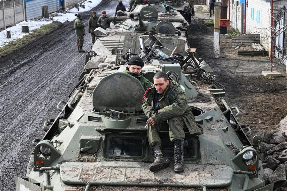 Quân đội Ukraine thừa nhận bị tập kích bất ngờ, thua chạy trong nồi áp suất ở Donbass - Ảnh 4.