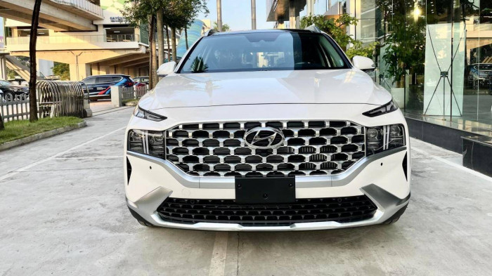 Mua xe "chạy" phí trước bạ, Hyundai SantaFe chênh giá đến 80 triệu