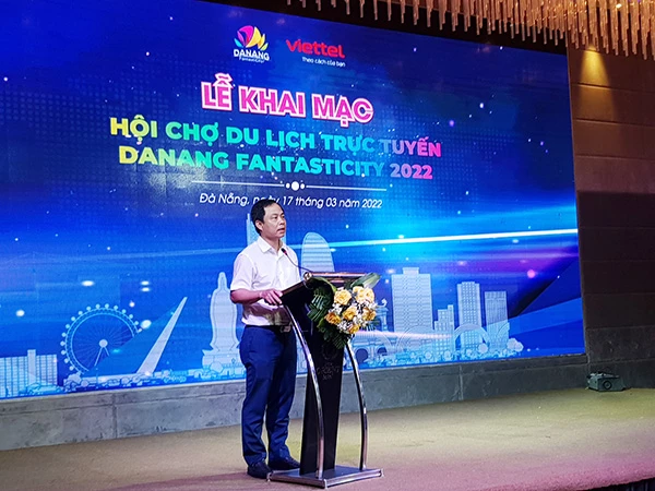 Phó Giám đốc Sở Du lịch Đà Nẵng Nguyễn Xuân Bình phát biểu khai mạc Hội chợ Du lịch trực tuyến Đà Nẵng 2022 (Danang Fantasticity 2022)