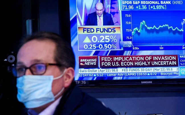 Fed tăng lãi suất lần đầu tiên kể từ năm 2018, phát tín hiệu sẽ thực hiện 6 lần nâng trong năm nay