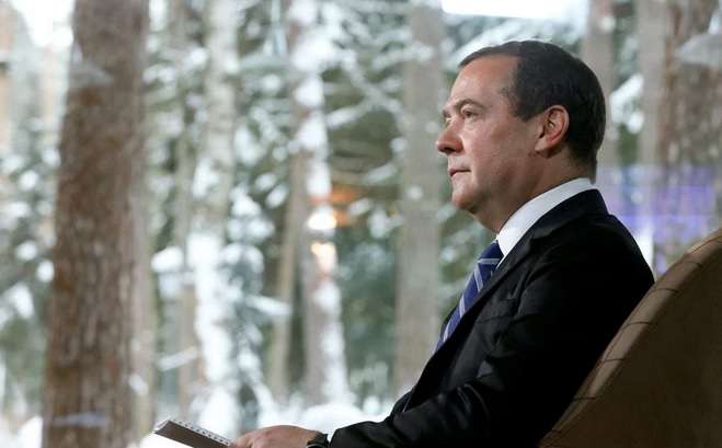 Ông Medvedev cảnh báo Mỹ: Nga đủ sức khiến siêu cường thế giới phải "tỉnh ngộ"!