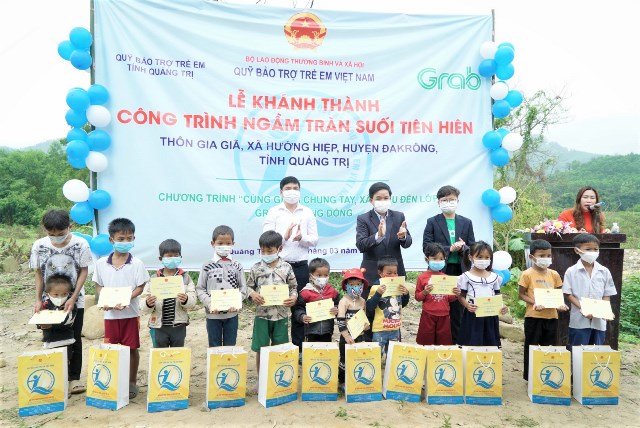 Khánh thành cây cầu thứ 6 thuộc dự án “Xây cầu đến lớp”