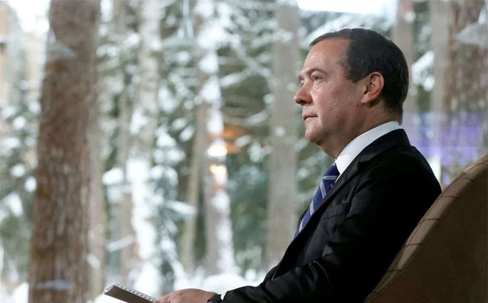 Ông Medvedev cảnh báo Mỹ: Nga đủ sức khiến siêu cường thế giới phải 