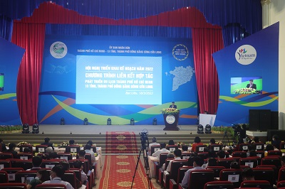 20.000 lá cờ Tổ quốc trao tặng cho ngư dân Bạc Liêu 