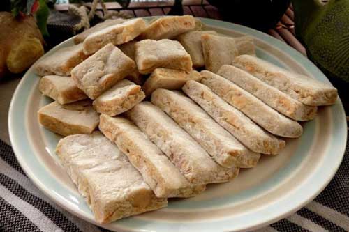 Tháng Ba ra Hà Nội, ngoài hoa bưởi và nhót xanh thì còn món ăn chơi nào ngon?