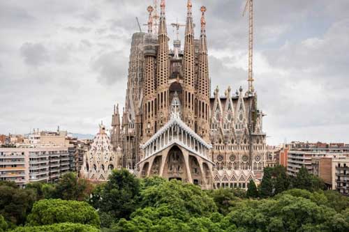 Thánh đường độc nhất thế giới xây 140 năm vẫn chưa xong lộng lẫy đến choáng ngợp