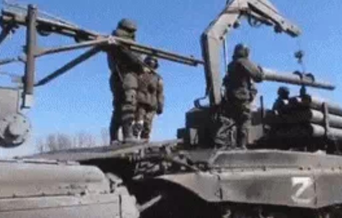 Topwar: Quân đội Ukraine đang cố thủ trong "cỗ quan tài thép" ở Mariupol - Nga thì thừa đạn pháo