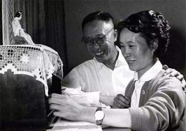 Biểu hiện lạ của Phổ Nghi đêm tân hôn với người vợ thứ 5: Nguồn cơn từ ám ảnh thưở nhỏ - Ảnh 1. Biểu hiện lạ của Phổ Nghi đêm tân hôn với người vợ thứ 5: Nguồn cơn từ ám ảnh thưở nhỏ - Ảnh 1.
