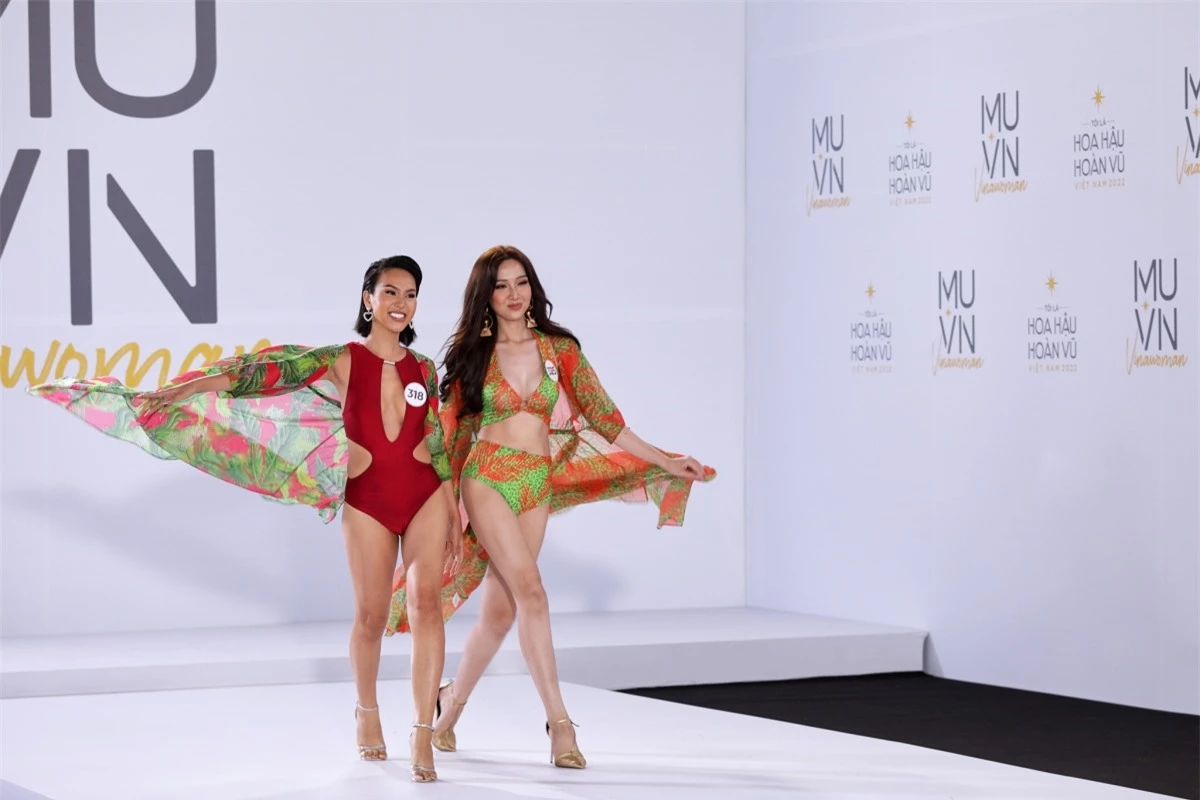 Phần lớn thí sinh đều có sự chuẩn bị chu đáo cho các vòng thi, đến với cuộc thi bằng tinh thần khát khao giành được vương miện Hoa hậu Hoàn vũ Việt Nam.