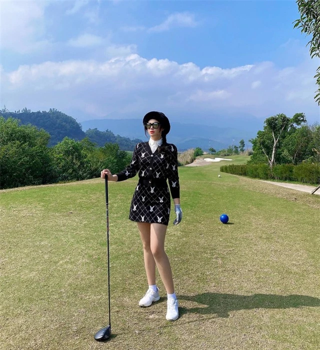  Về chuyện ra sân golf săn đại gia, hội gái đẹp mê golf nói gì? - Ảnh 12.