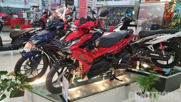 Giá xe Honda Air Blade tháng 3/2022: Đồng loạt tăng giá tại đại lý