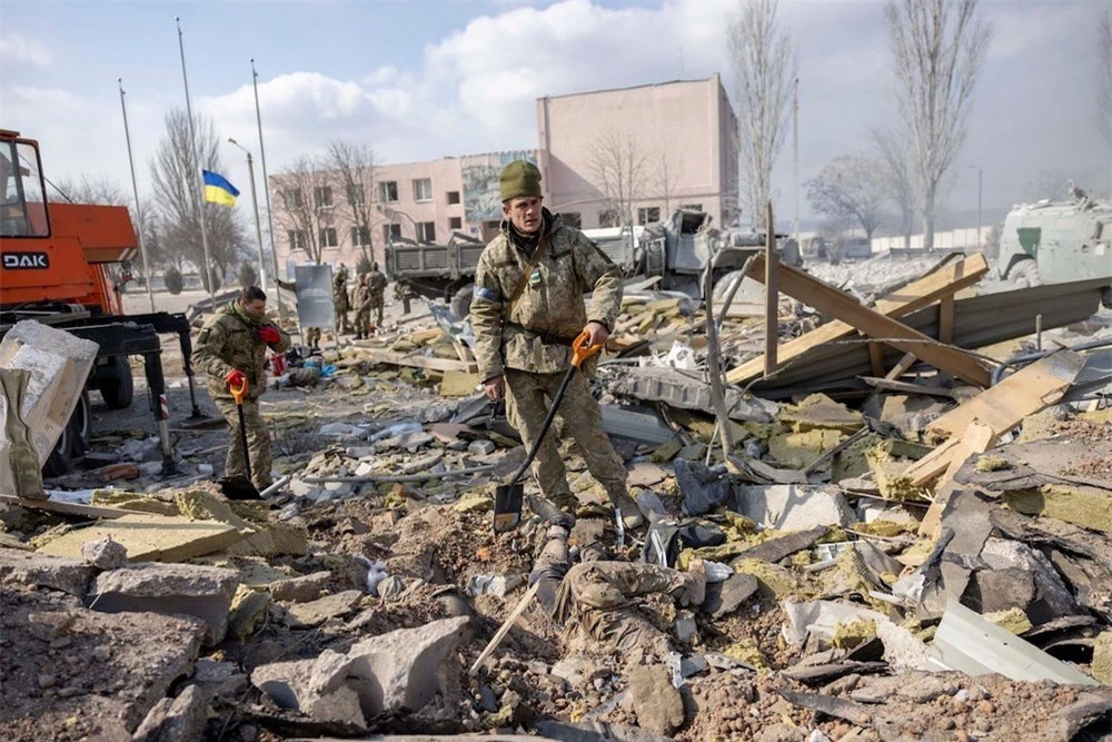 Báo Thụy Điển: Tên lửa Nga vừa xóa trắng lữ dù Ukraine từng đánh đông dẹp bắc ở Donbass! - Ảnh 3.