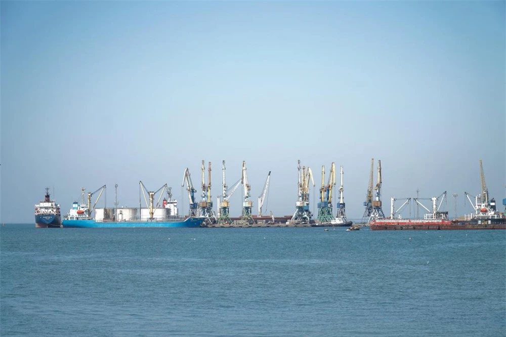 Báo Ukraine: 5 tàu biến mất bí ẩn ở cảng Berdyansk - Nga đã đánh cắp? - Ảnh 1.