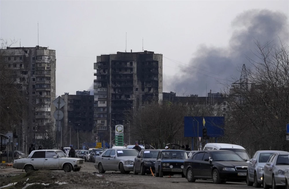 NÓNG: Hạn chót Nga yêu cầu Mariupol đầu hàng đã qua - Tin mới nhất từ chảo lửa ở Ukraine - Ảnh 2.