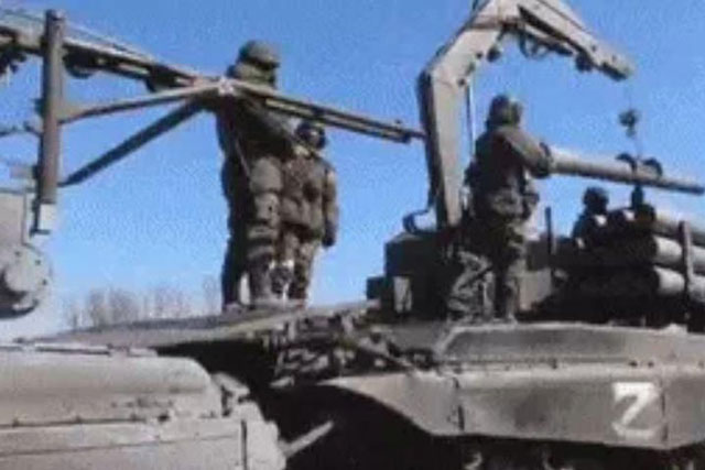 Topwar: Quân đội Ukraine đang cố thủ trong "cỗ quan tài thép" ở Mariupol - Nga thì thừa đạn pháo