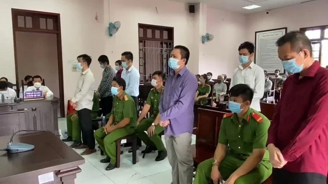 H3,4: Võ Thanh Long, Tổng giám đốc Khu du lịch sinh thái Phú Hữu bị tuyên án Chung thân, 9 đồng phạm bị tuyên với mức án từ 7 năm 6 tháng đến 18 năm tù.