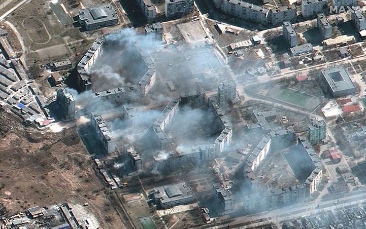 Lộ ảnh vệ tinh pháo binh Nga dày đặc: TT Zelensky nói Mariupol "bị đánh tan thành cát bụi"