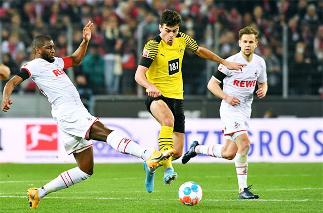  Dortmund đã bị Bayern bỏ xa tới 6 điểm trong bối cảnh chỉ còn 7 vòng nữa sẽ khép lại mùa giải