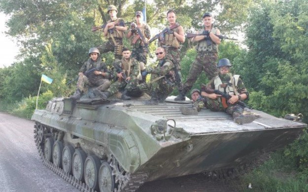 Topwar: Lữ đoàn Ukraine "lừng danh" bị Nga không kích - binh lính rã ngũ ra hàng ở Kiev!