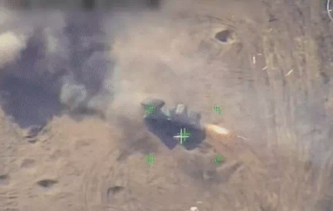 Nga tung video tên lửa nghiền nát trung tâm thương mại ở Kyiv: Nghi là "kho đạn trá hình"