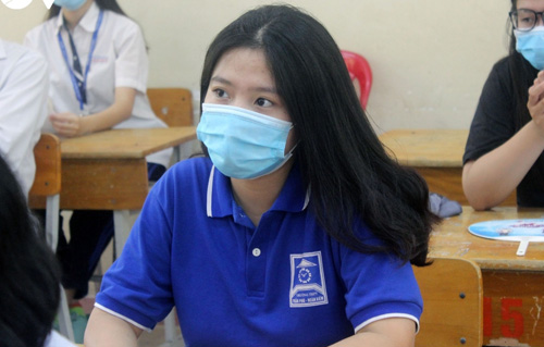 Hà Nội có hơn 13.000 ca mắc COVID-19 mới, bệnh nhân phải nhập viện giảm