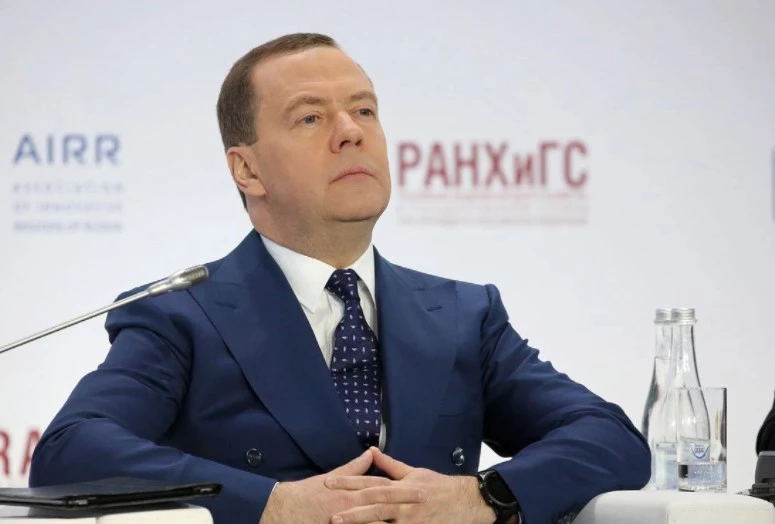 Ông Dmitry Medvedev