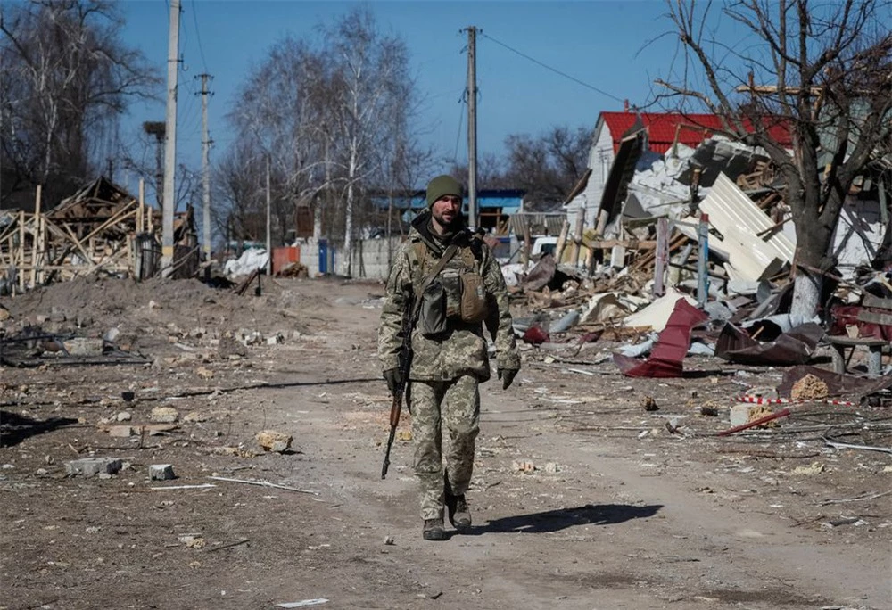 Reuters: Nga không kích ác liệt, 10 phút bom dội xuống 1 lần - Mariupol như “đống tro tàn” - Ảnh 1.