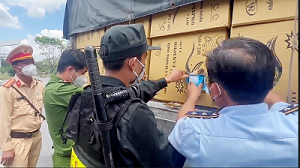 An Giang: Phát hiện xe tải vận chuyển hàng hóa nhập lậu

