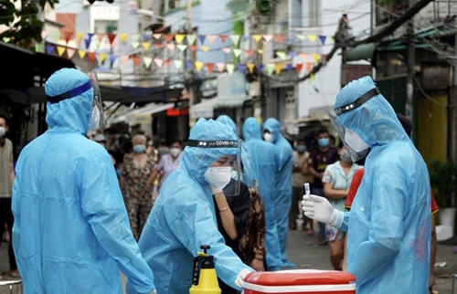 Cả nước có thêm gần 120.000 trường hợp mắc COVID-19, giảm 7.886 ca