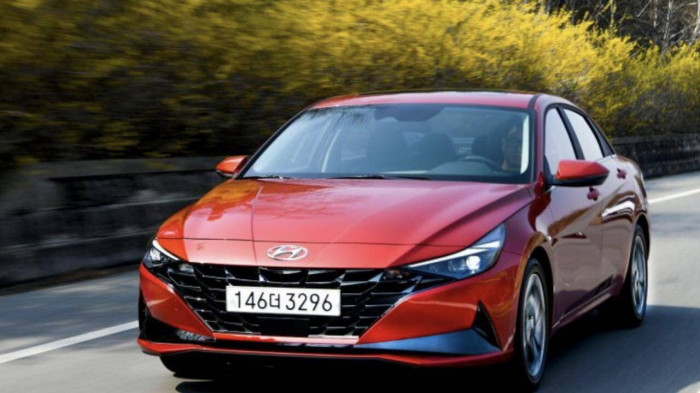 Hyundai Elantra 2022 ra mắt, nâng cấp hệ thống lái xe an toàn