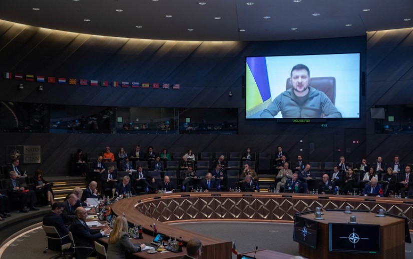 Đứng trước NATO, Tổng thống Zelensky cầu viện quân sự: "Ukraine chỉ cần 1% của các vị"
