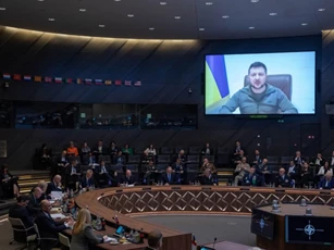 Đứng trước NATO, Tổng thống Zelensky cầu viện quân sự: "Ukraine chỉ cần 1% của các vị"