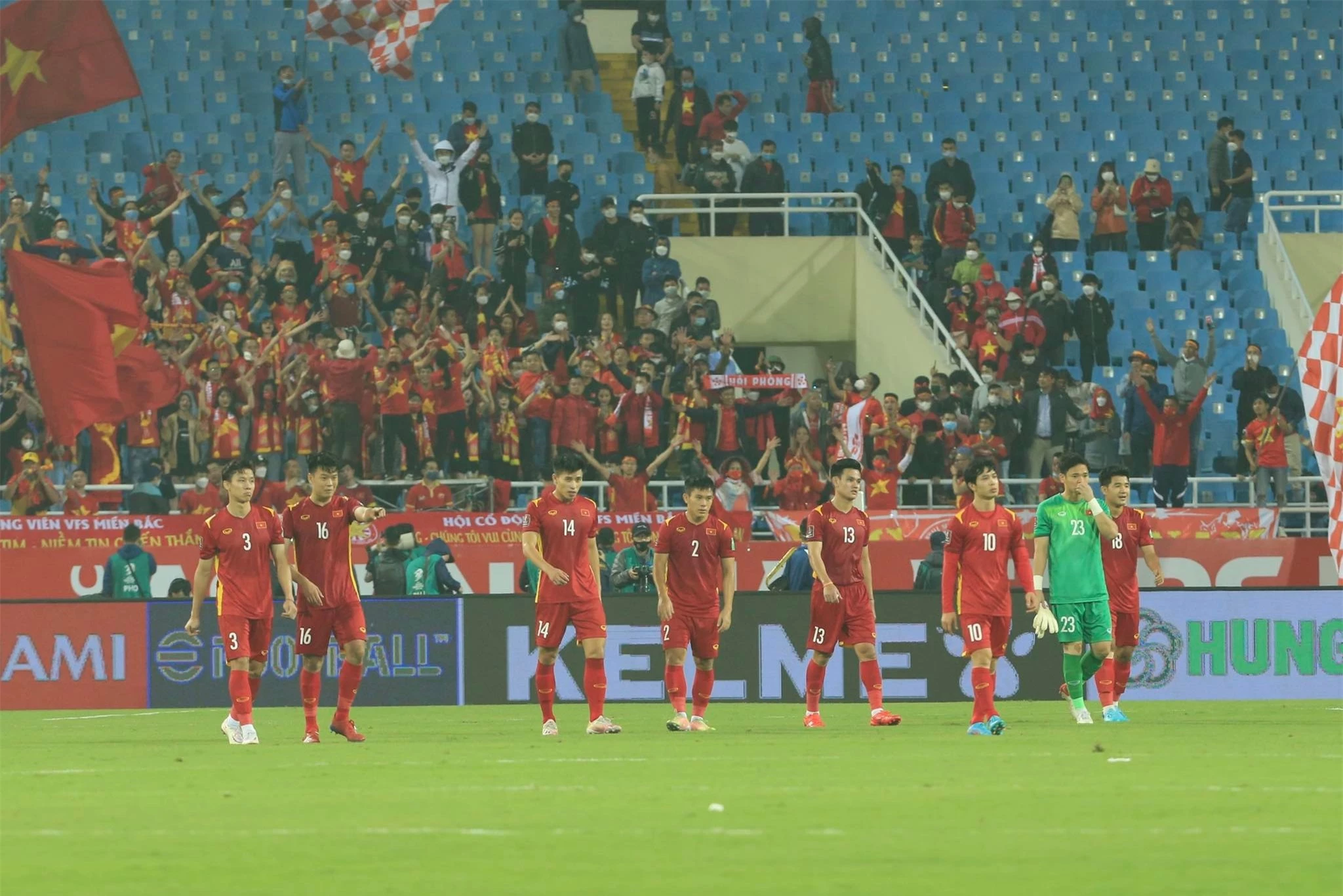 ĐT Việt Nam dù nỗ lực nhưng vẫn thất thủ 0-1 trước Oman trên sân nhà - Ảnh: Đức Cường 