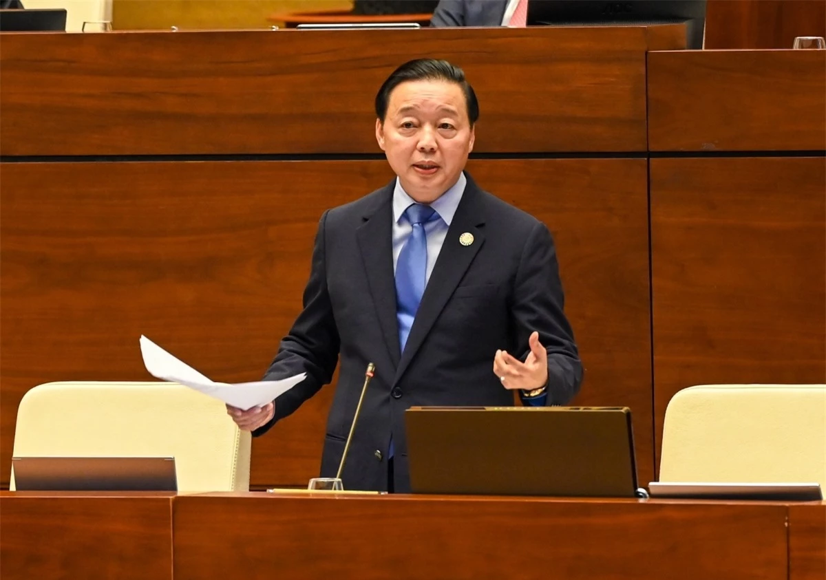 Bộ trưởng Bộ TN-MT Trần Hồng Hà trả lời chất vấn của đại biểu Quốc hội tại phiên họp thứ 9 Ủy ban Thường vụ Quốc hội