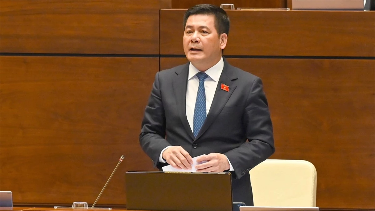 Bộ trưởng Bộ Công Thương Nguyễn Hồng Diên trả lời chất vấn của đại biểu Quốc hội tại phiên họp thứ 9 Ủy ban Thường vụ Quốc hội