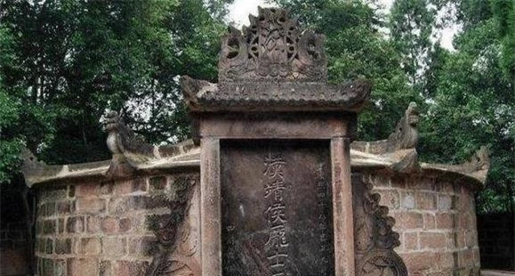 Ngôi mộ của danh sỹ Tam Quốc ngang chức Khổng Minh: Không ai xâm phạm vì tên gọi - Ảnh 2.