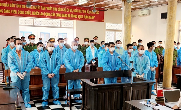 V&#x1EE5; b&#x1EAF;t tr&#x1B0;&#x1EDD;ng g&#xE0; l&#x1EDB;n nh&#x1EA5;t An Giang: &#xDA;t G&#xE0; c&#xF9;ng 42 &#x111;&#x1ED3;ng ph&#x1EA1;m l&#xE3;nh &#xE1;n 